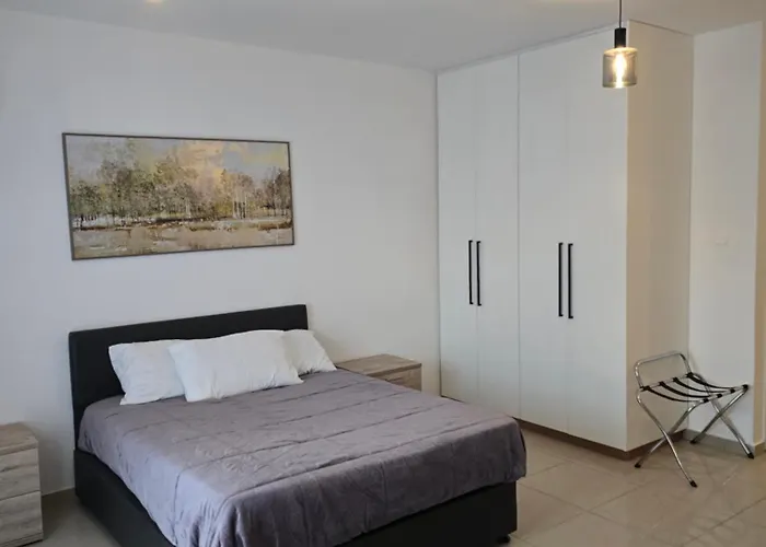 Margarita Gardens Block 6 623 아파트 *