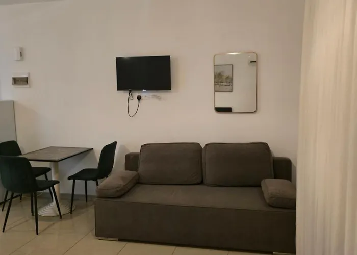 Margarita Gardens Block 6 623 아파트 *